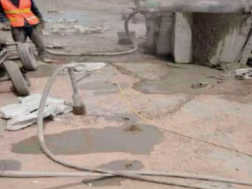 平桥水泥混凝土路面板底注浆技术 路面脱空注浆整治方案