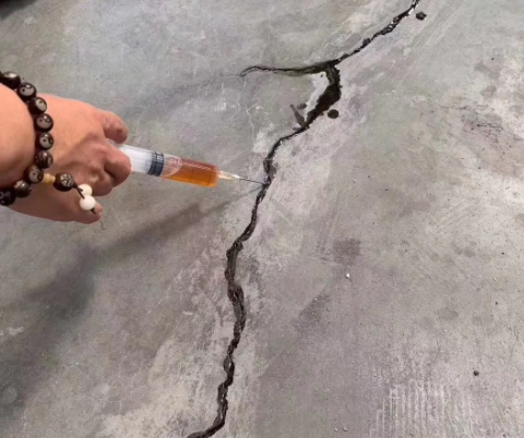 平桥混凝土裂缝修补技术详解​